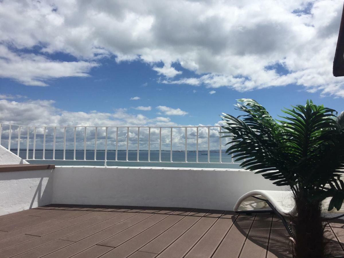 Design Apartment With Rooftop Terrace And 180-Degree River&City Views Lisbon Exterior photo